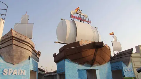 Las carabelas imponen en Global Village. (EL CORREO)