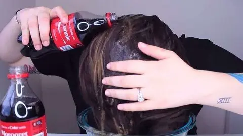 Para el experimento se necesitan dos botellas de Cola.