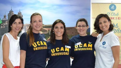 De izquierda a derecha, Montse Bassa, Carolina Carillo, Sheila Crespo, Ruth Fernández y Marta Román organizadoras y colaboradoras del evento