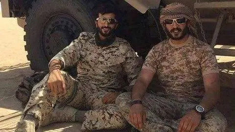 Los jóvenes jeques posan en Yemen.