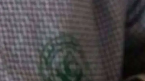 El anagrama del hospital es el único dato disponible.