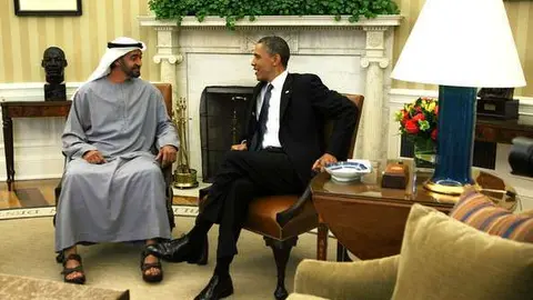 Una imagen del encuentro celebrado en La Casa Blanca en 2011 entre Obama y el príncipe heredero de Abu Dhabi.