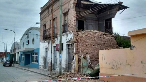 Varias familias perdieron sus casas por el terremoto (EFE)