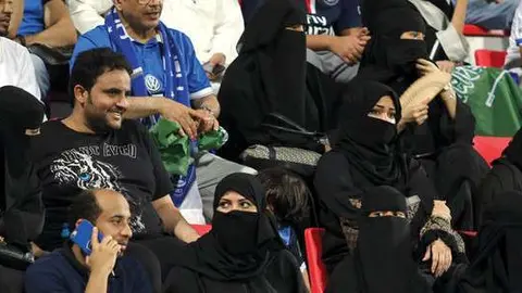 Mujeres saudíes en el estadio Rashid de Dubai.