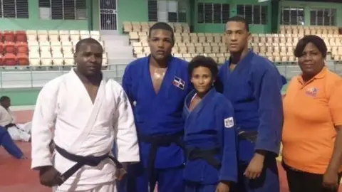 En la imagen la representación dominicana presente en Abu Dhabi.