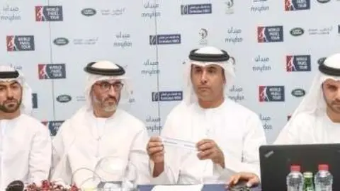 Un momento del sorteo de fase previa del padel Dubai.