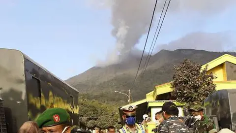 La erupción del volcán ha cancelado los vuelos en Bali.
