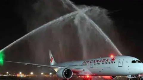 Avión de Air Canada en Dubai por primera vez en la historia.