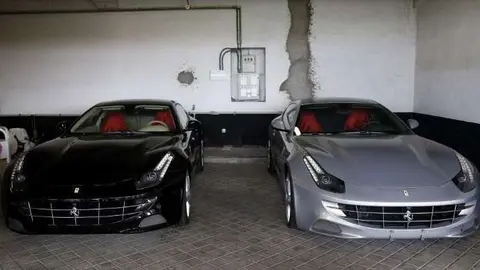 Los dos vehículos subastados.