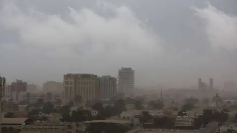 Las nubes recorrerán toda la costa de Emiratos.