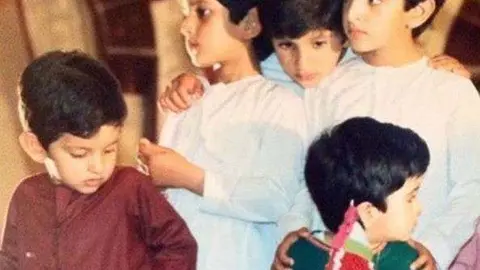 El jeque Hamdan en una foto de niño por su cumpleaños.