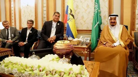 Rafael Correa, presidente de Ecuador, junto al Rey de Arabia Saudita, Salmán Bin Abdulaziz. (Presidencia del Ecuador)
