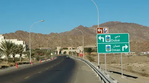 Carretera de Dubai al Sultanato de Omán.