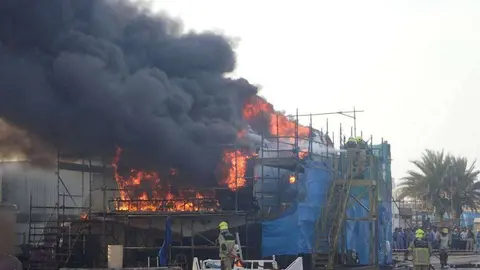 Los bomberos apagaron el incendio en 15 minutos. (José Tenorio).