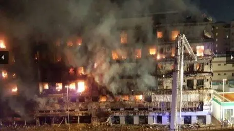 El fuego arrasó tres de la cuatro plantas del edificio.