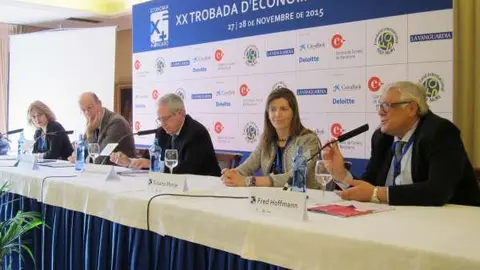 La mesa sobre globalización y marca en el XX Encuentro de Economía en S'Agaró.