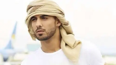 Omar se hizo famoso en abril de 2013 por ser demasiado guapo.