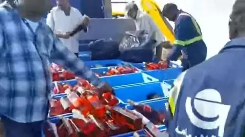 Las botellas de alcohol fueron destruidas.