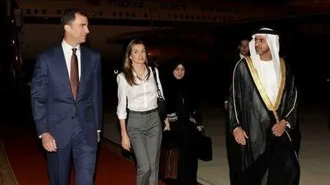 Don Felipe y do&ntilde;a Leticia durante su visita a Abu Dhabi en abril de 2010.