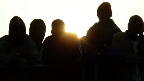 Los españoles siguen dejando España en busca de oportunidades laborales.