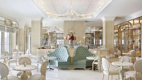 Uno de los salones del Hotel St Regis Dubai.
