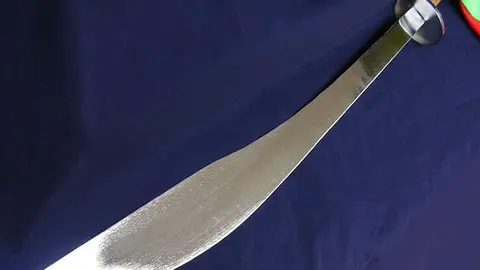 La Policía de Emiratos está preocupada por el auge de peleas con espadas.