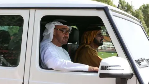 Los dos jeques de Emiratos llegaron en un mismo veh&iacute;culo.