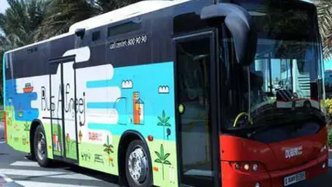 Una imagen de un autobús de Dubai.
