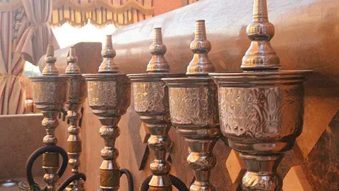 La mujer fue atacada con el carbón ardiendo de la shisha.