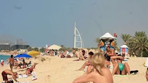 Una imagen de la playa de Jumeirah Beach Residence en Dubai.
