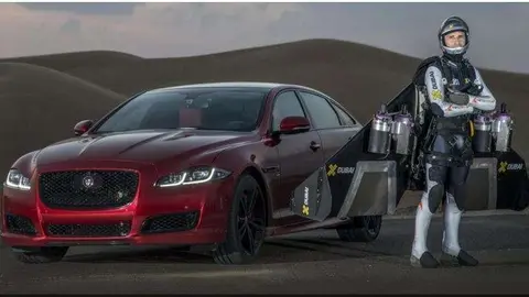 El Jaguar y el Jetman en Dubai.