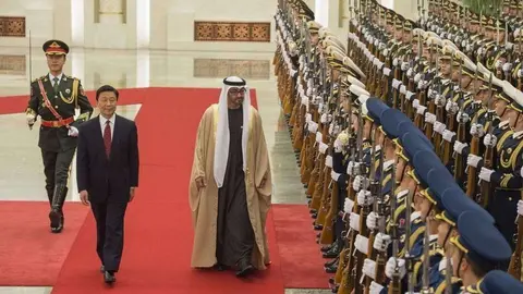 El príncipe heredero de Abu Dhabi en su visita a China.