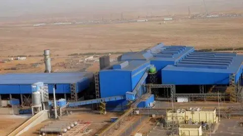 La construcción cuenta con personal español en planta.