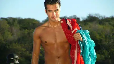 El modelo sueco compuso una canción en la cárcel de Dubai.