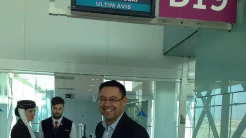 Bartomeu antes de embarcar en el vuelo de Emirates con destino Dubai.