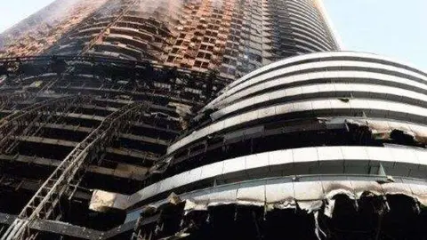 El hotel The Address de Dubai, tras quedar controlado el fuego. (@DXBMediaOffice)
