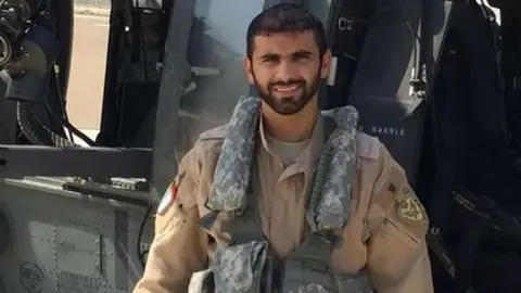 El jeque Mansoor particip&oacute; en labores de rescate.