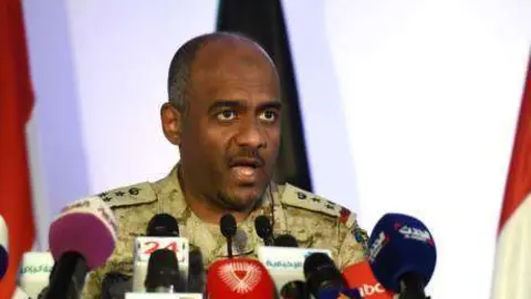 El general de brigada saudita Ahmed al Assiri, portavoz de la coalición árabe.