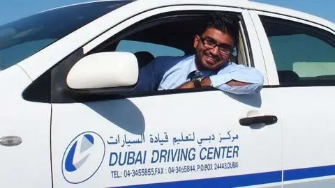 Un profesor de autoescuela en Dubai.