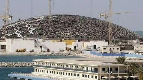 Cúpula central del museo del Louvre en Abu Dhabi.