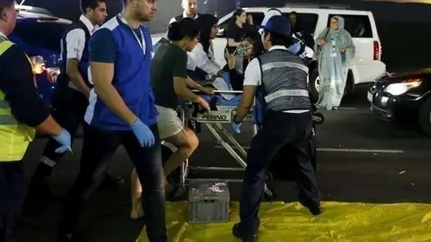 Los bomberos subieron a pie hasta el piso 60.