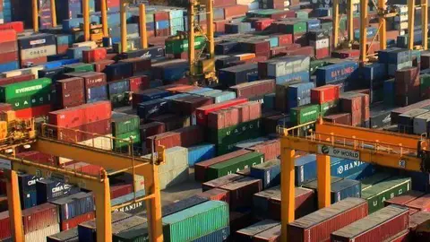 Contenedores en el puerto de Jebel Ali de Dubai.