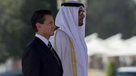El presidente de México y el príncipe heredero de Abu Dhabi en Al Mushrif Palace.