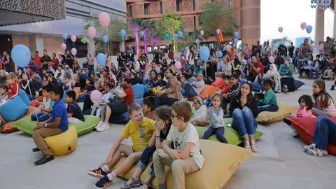 Cientos de niños en el Festival de Masdar City en Abu Dhabi. (WAM)