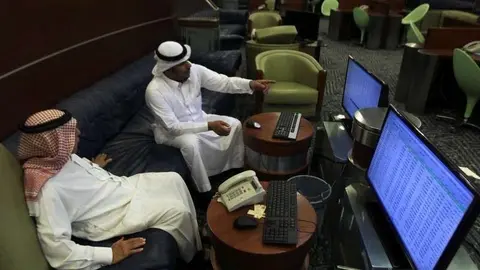 © Reuters. Los índices de EAU a la baja; el DFM General cae un 1,93%