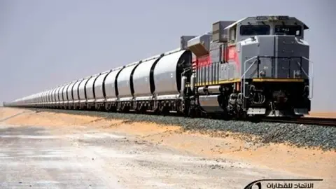 El ferrocarril unirá Emiratos con Arabia Saudita.
