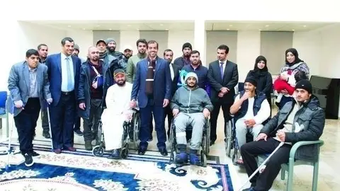 El jeque Hamed visitó a los heridos en los hospitales de Berlín, Bonn y Munich. (Al Bayan)