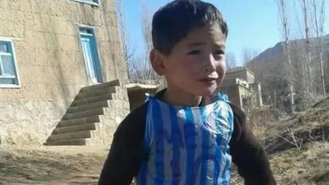 Messi está al corriente del pequeño fan que tiene en Afganistán.