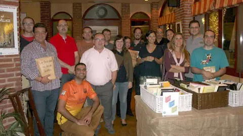 Foto de familia del Encuentro de Españoles en Dubai de noviembre. (Francisco Rubert)