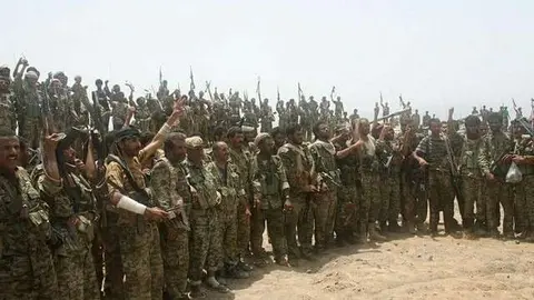 Imagen de un grupo de soldados y oficiales del ejército de la resistencia en Yemen.